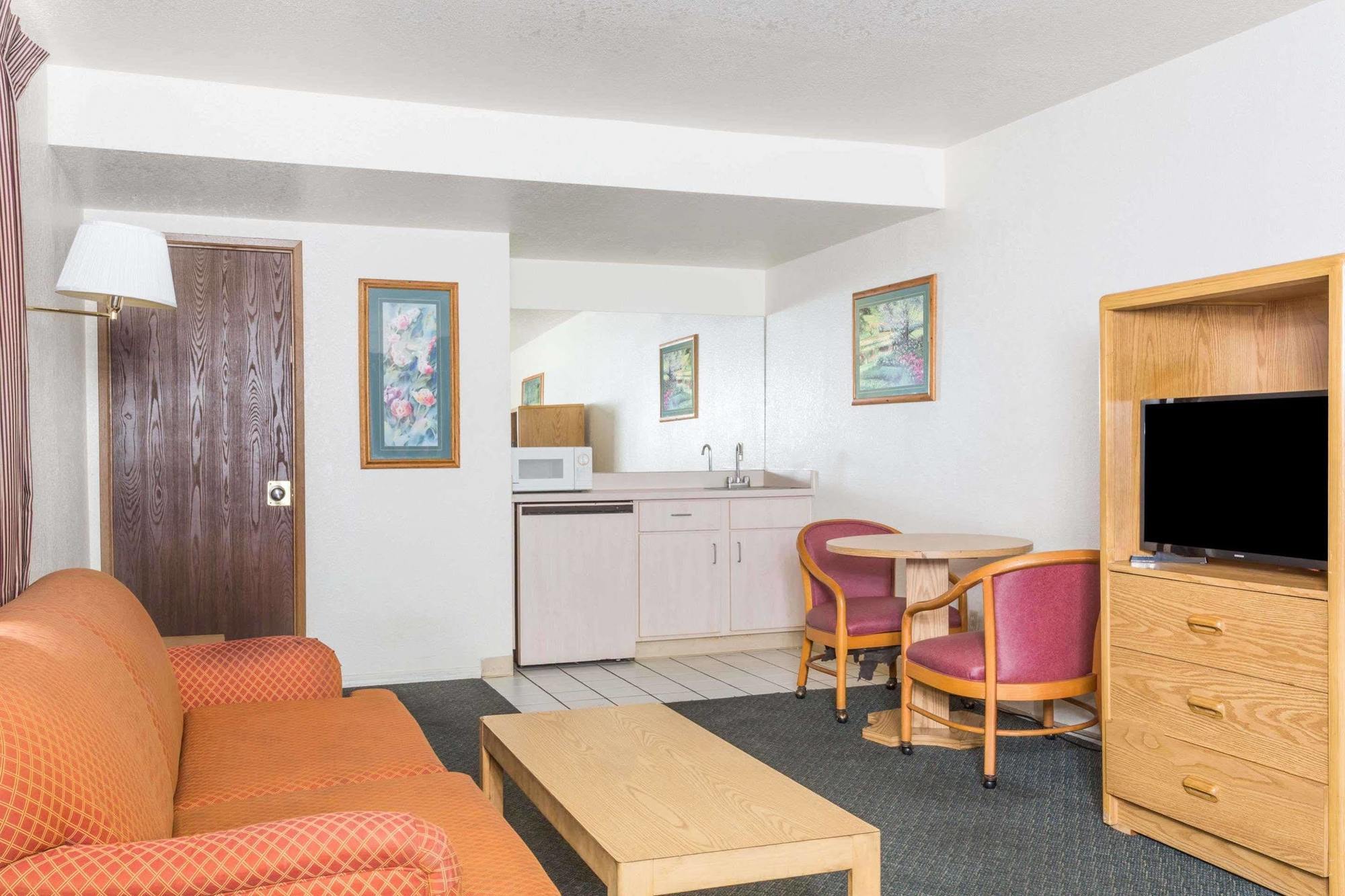 Super 8 By Wyndham Phoenix Metro North Exteriör bild
